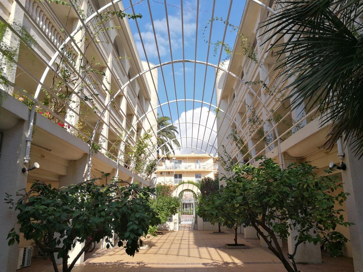 Apartamentos Versailles Вилафортуни Экстерьер фото