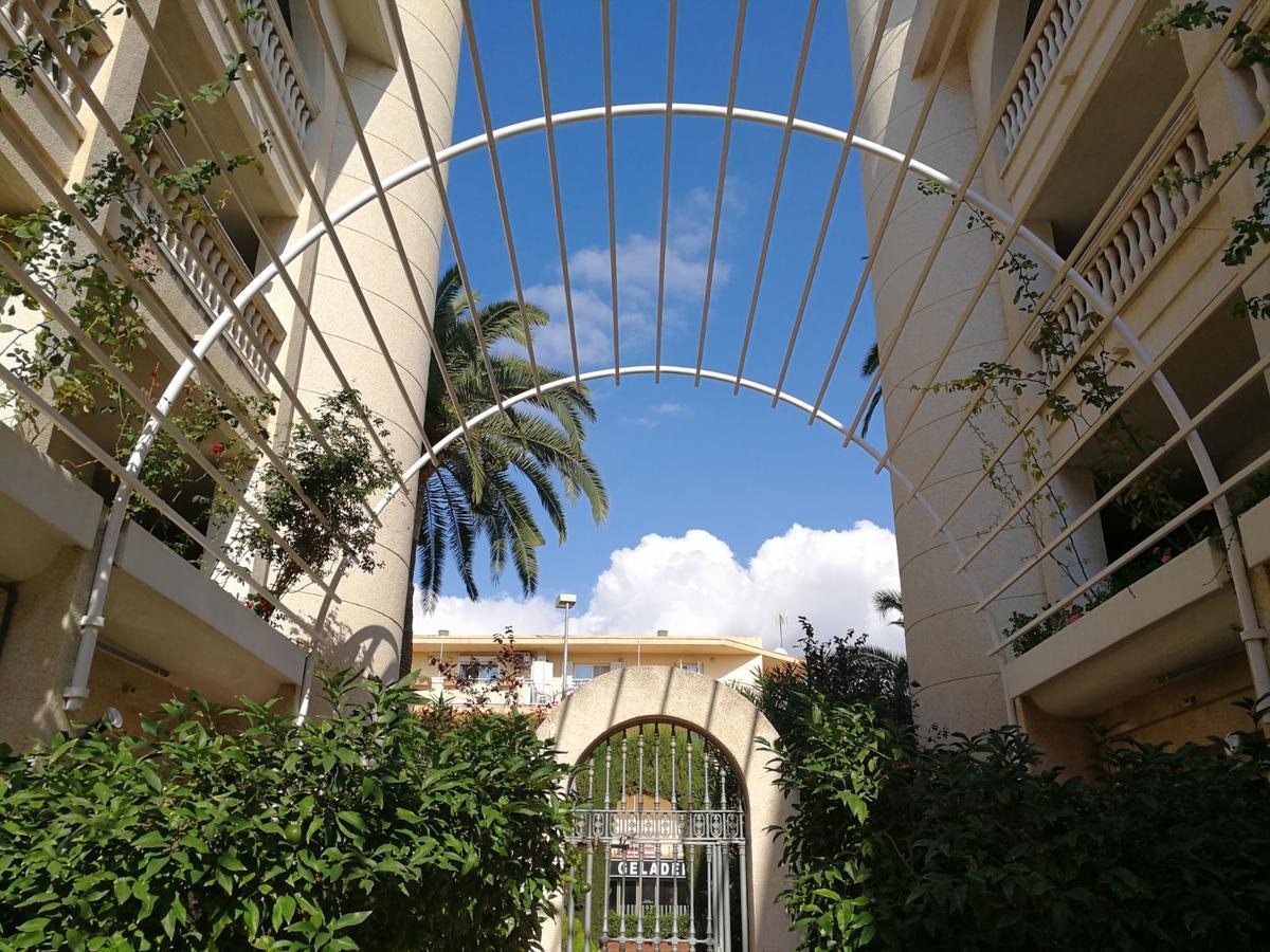 Apartamentos Versailles Вилафортуни Экстерьер фото